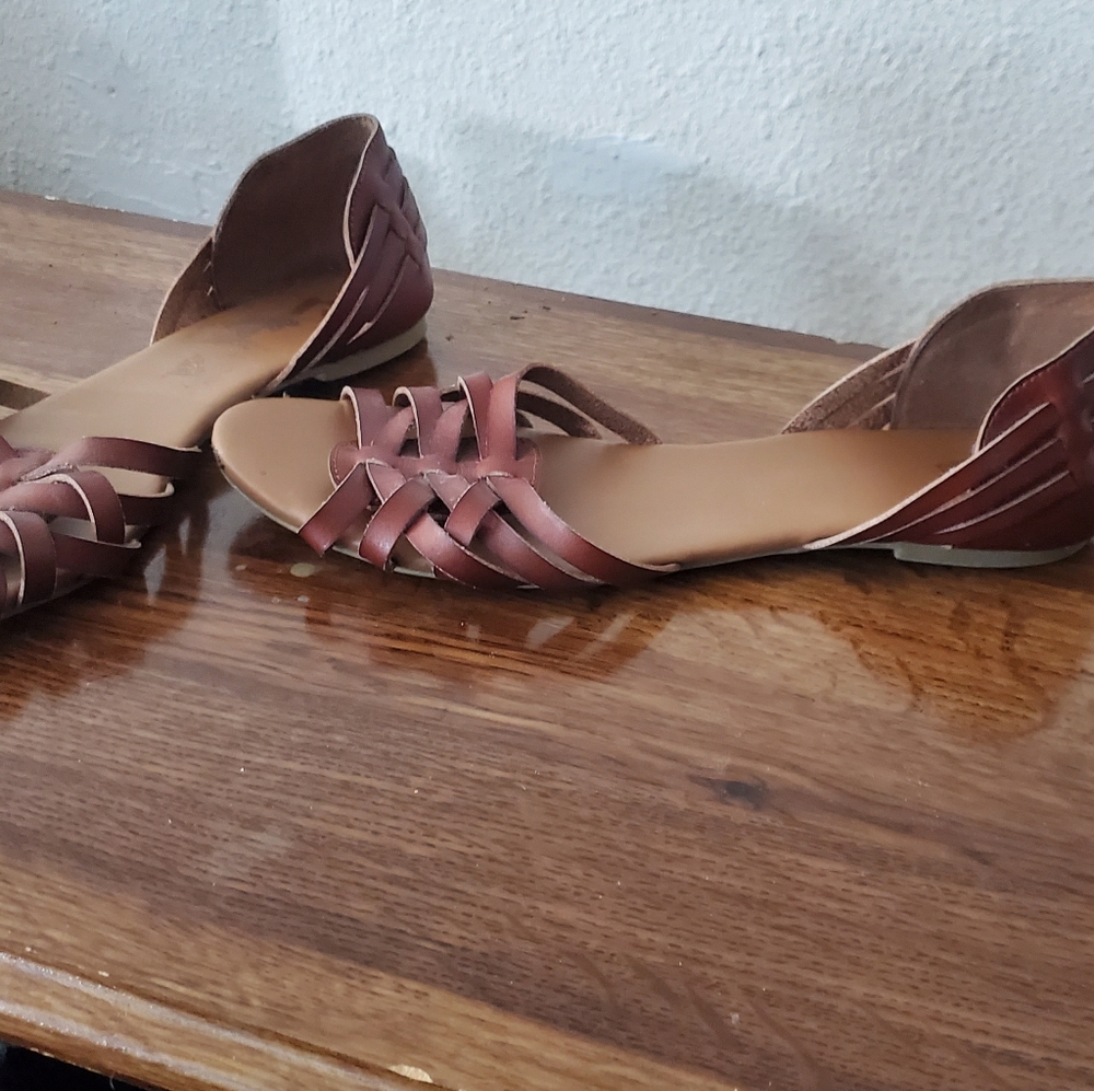 Report Sandals